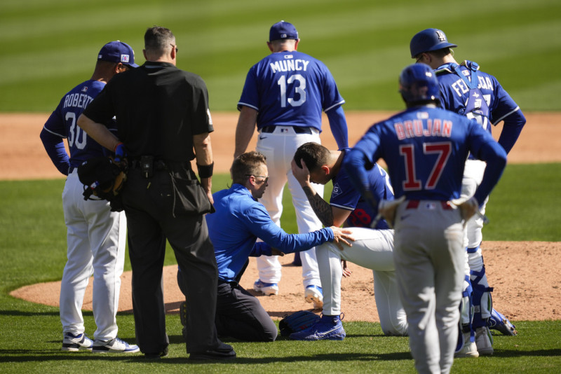 Jugador lesionado en campo de béisbol