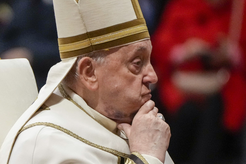 Papa Francisco en vestiduras blancas