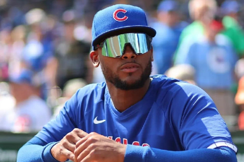 Jugador de béisbol con uniforme azul