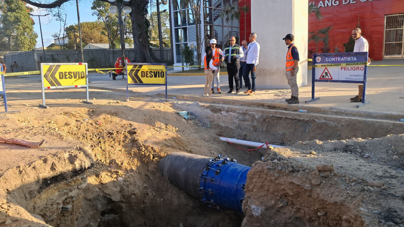 Tubería en sitio de construcción