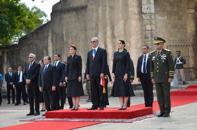 Oficial militar en uniforme verde