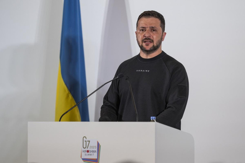 Zelenskyy hablando durante conferencia de prensa