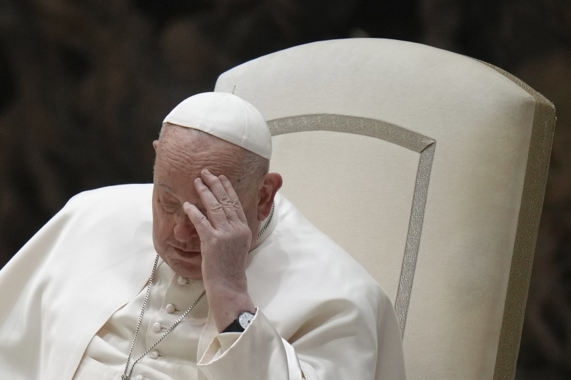 Papa Francisco sonríe durante evento