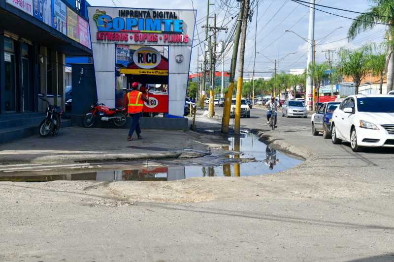 Imprenta digital con charco de agua