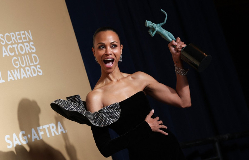 La actriz estadounidense Zoe Saldana con premio SAG