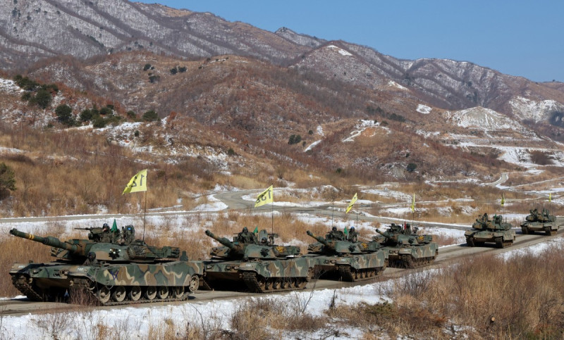 Tanques militares sobre nieve