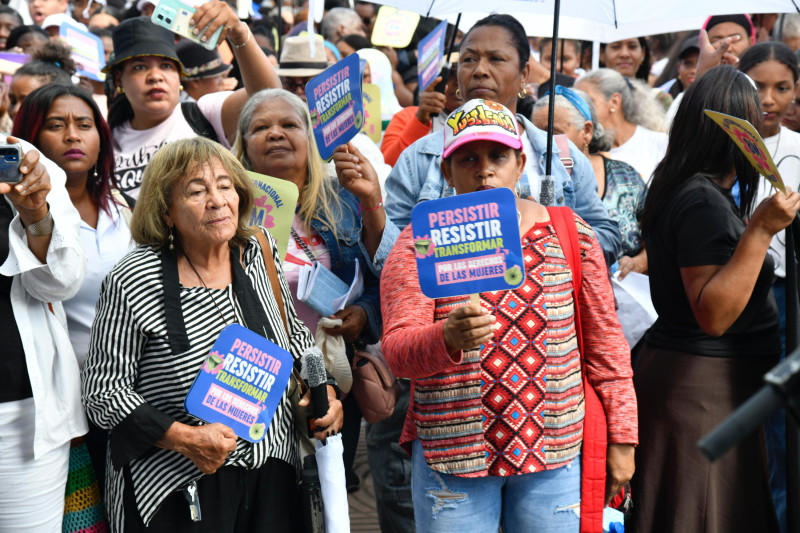 Manifestación masiva frente al edificio gubernamental