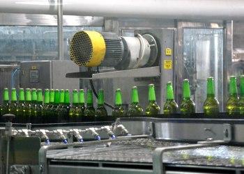 Fábrica de cerveza en producción